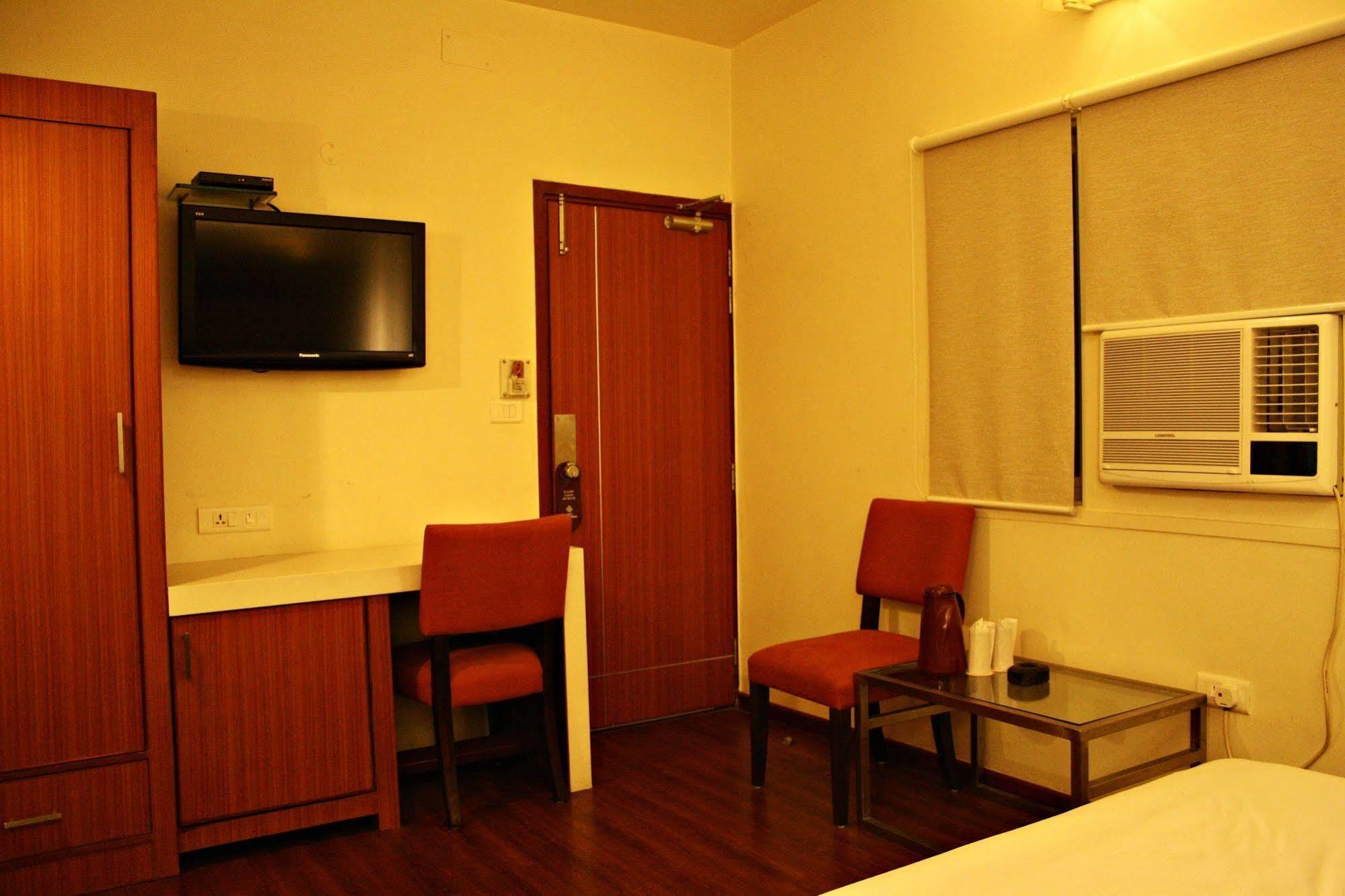 Hotel Pooja Palace New Delhi Eksteriør billede