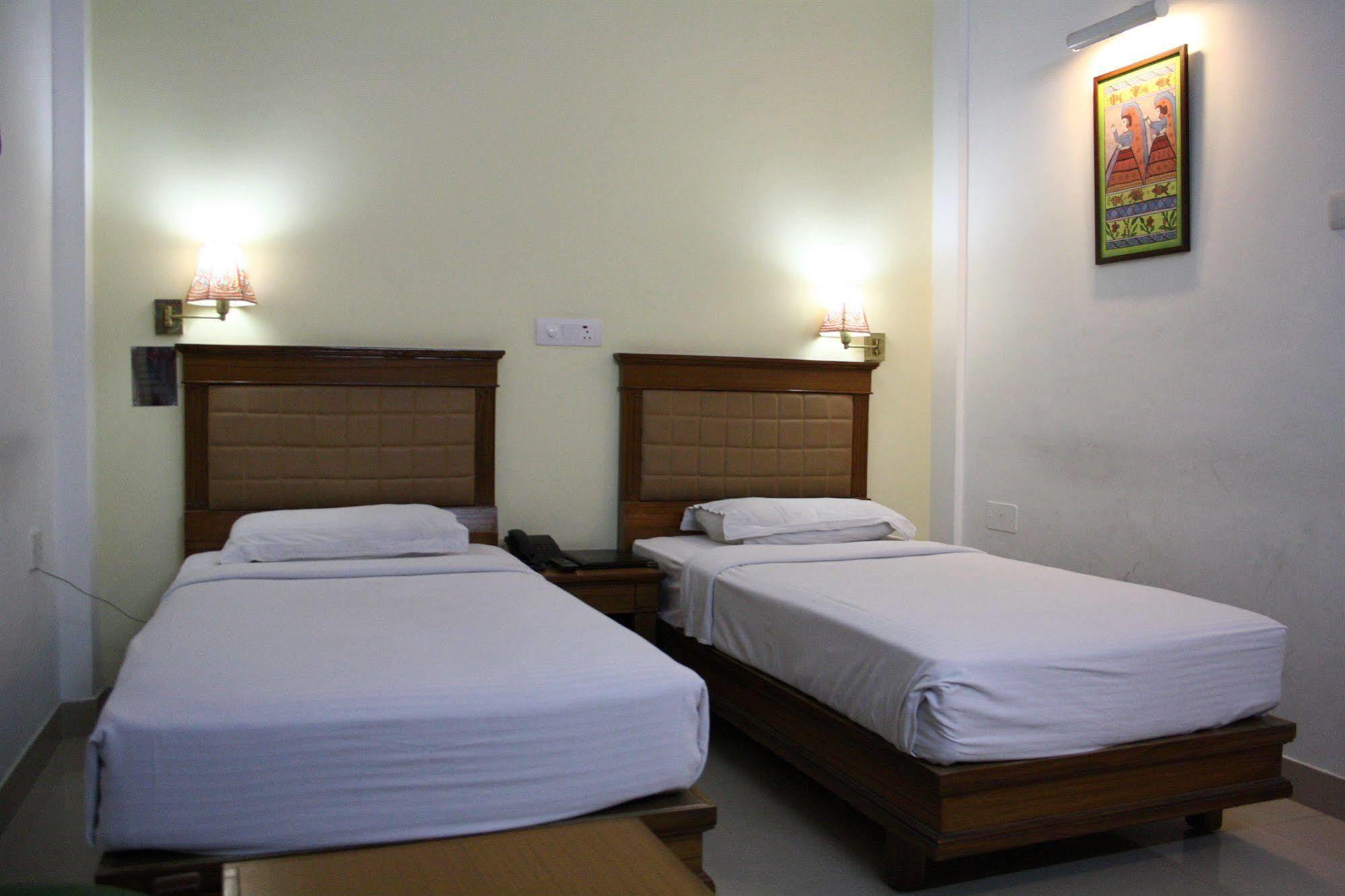 Hotel Pooja Palace New Delhi Eksteriør billede