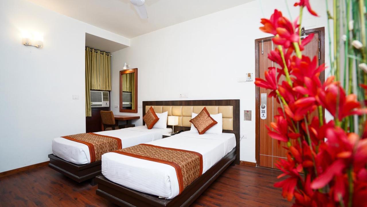 Hotel Pooja Palace New Delhi Eksteriør billede