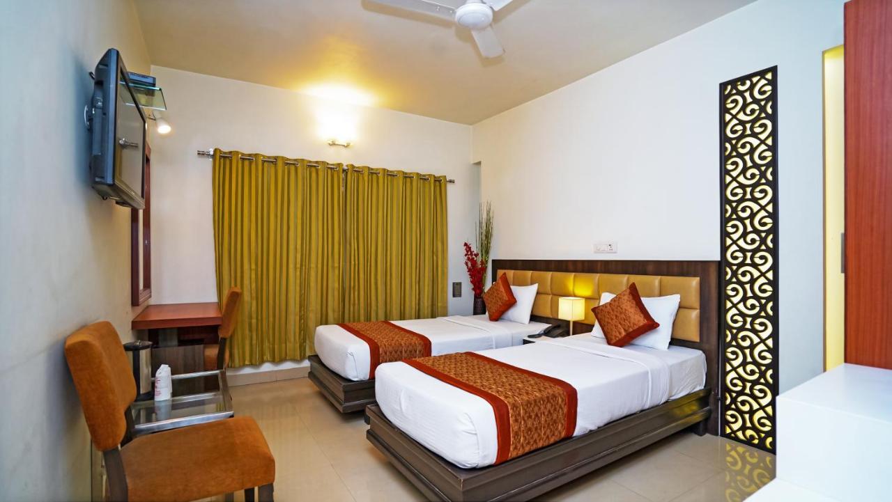 Hotel Pooja Palace New Delhi Eksteriør billede