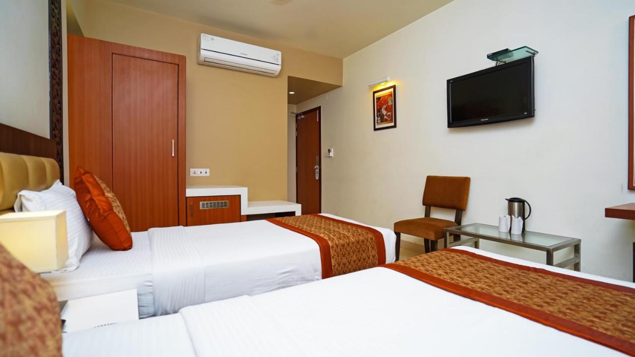 Hotel Pooja Palace New Delhi Eksteriør billede